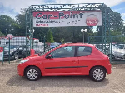Gebraucht Peugeot 206 Basis 60 PS (44 kW) 2010 Farbe rot aden/flach standard Kleinwagen