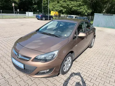 Gebraucht Opel Astra Edition 116 PS (85 kW) 2015 Braun Limousine