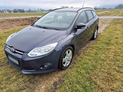 Grau Gebraucht 2013 Ford Focus Kombi | 3.999 € (Guter Preis)