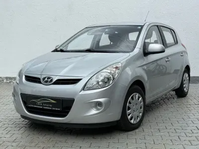 Gebraucht Hyundai i20 Classic 77 PS (56 kW) 2012 Silber Kleinwagen