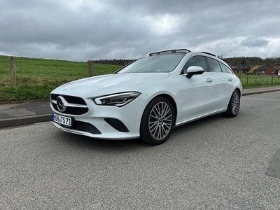 Weiß Gebraucht 2021 Mercedes CLA220 Shooting Brake Kombi | 26.950 € (Fairer Preis)