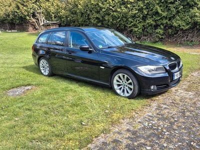Gebraucht BMW 318 143 PS (105 kW) 2012 Schwarz Kombi