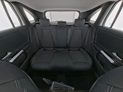 Unilack polarweiß Gebraucht 2024 Mercedes GLA180 Progressive SUV | 33.980 € (Guter Preis)