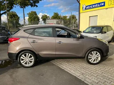 Gebraucht Hyundai ix35 Premium 184 PS (135 kW) 2012 Braun (cashmere brown) SUV