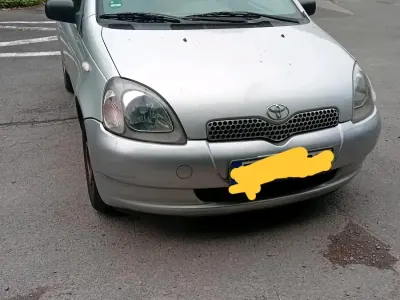 Używany Toyota Yaris 68 KM (50 kW) 2003 Srebrny Hatchback
