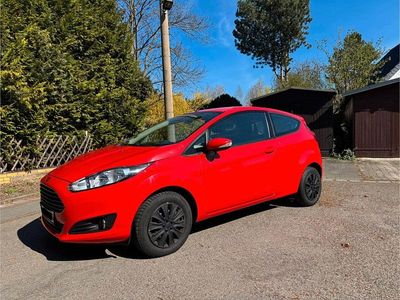 Gebraucht Ford Fiesta Ambiente 60 PS (44 kW) 2012 Rot Kleinwagen