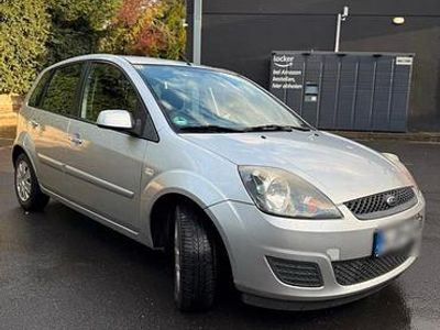 Gebraucht Ford Fiesta Style 69 PS (50 kW) 2007 Silber Kleinwagen