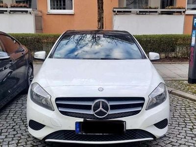 Gebraucht Mercedes A180 122 PS (89 kW) 2014 Weiß Kleinwagen