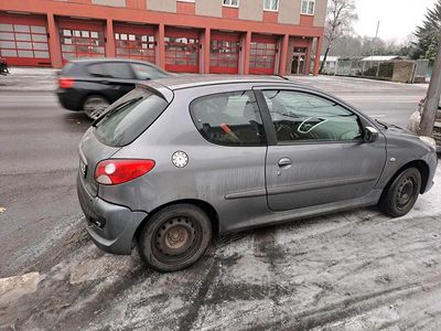 Grau Gebraucht 2009 Peugeot 206+ Kleinwagen | 790 € (Superpreis)