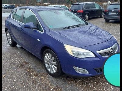 Gebraucht Opel Astra 109 PS (80 kW) 2012 Blau Limousine