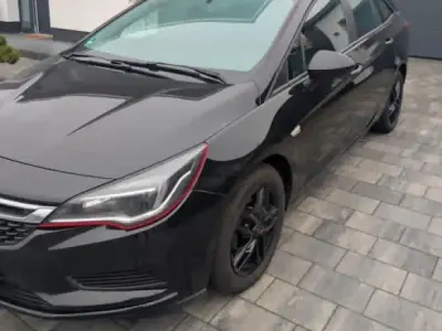 Gebraucht Opel Astra Sport 110 PS (80 kW) 2016 Schwarz Kombi
