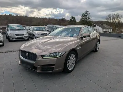 Second-hand Jaguar XE Prestige 180 CP (132 kW) 2015 Auriu Berlinǎ