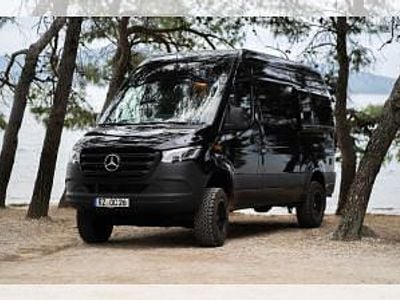 Neu Mercedes Sprinter 190 PS (139 kW) 2025 Schwarz (tiefschwarz) Van