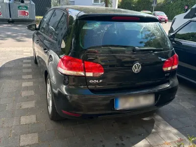 Gebraucht VW Golf VI 105 PS (77 kW) 2012 Schwarz Kleinwagen