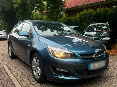 Gebraucht Opel Astra 136 PS (100 kW) 2014 Blau Kombi