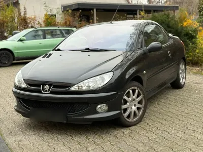 Usata Peugeot 206 CC 109 CV (80 kW) 2005 Nero Cabrio