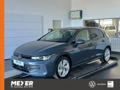 Neu VW Golf VIII Life 116 PS (85 kW) 2026 Delfingrau metallic Limousine