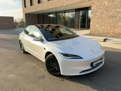 Gebraucht Tesla Model 3 RWD 208 kW (283 PS) 2023 Weiß Limousine