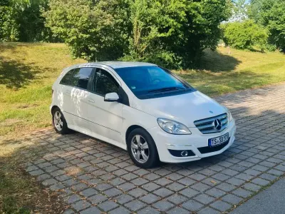 Gebraucht Mercedes 200 150 PS (110 kW) 2009 Weiß Kleinwagen