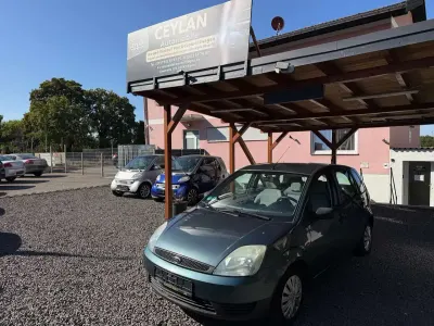 Gebraucht Ford Fiesta Ambiente 60 PS (44 kW) 2002 Neptungrün metallic Kleinwagen