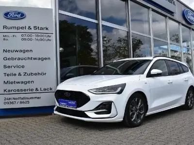 Gebraucht Ford Focus ST-Line X 116 PS (85 kW) 2023 Frostweiß Kombi