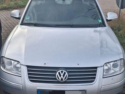 Grau Gebraucht 2004 VW Passat Basis Limousine | 999 € (Superpreis)