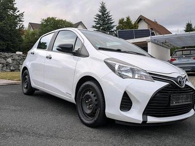 Gebraucht Toyota Yaris 68 PS (50 kW) 2016 Weiß Kleinwagen