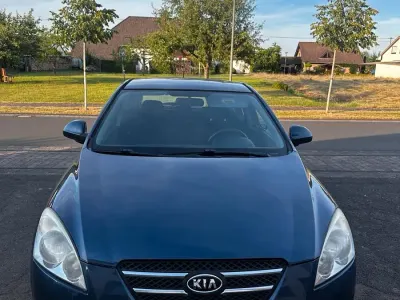 Gebraucht Kia Ceed 80 PS (58 kW) 2009 Blau Kleinwagen