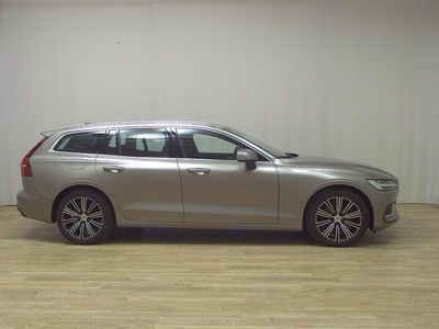 Gebraucht Volvo V60 Inscription 197 PS (144 kW) 2022 Grau Kombi