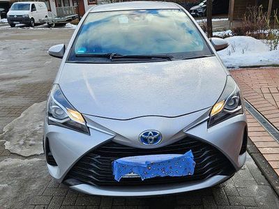 Gebraucht Toyota Yaris Club 101 PS (74 kW) 2019 Silber Limousine