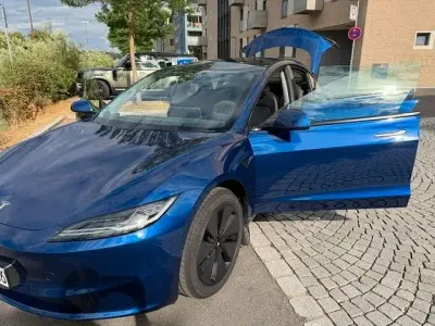 Gebraucht Tesla Model 3 Long Range RWD 224 kW (305 PS) 2025 Blau Limousine