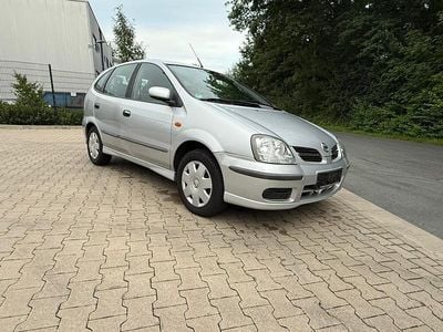 Nissan Almera Tino