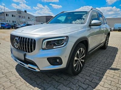 Mercedes GLB220