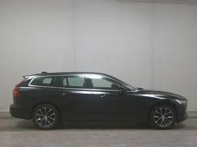 Gebraucht Volvo V60 Momentum 197 PS (144 kW) 2021 Schwarz Kombi