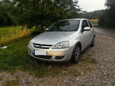 Gebraucht Opel Corsa 80 PS (58 kW) 2005 Silber Kleinwagen