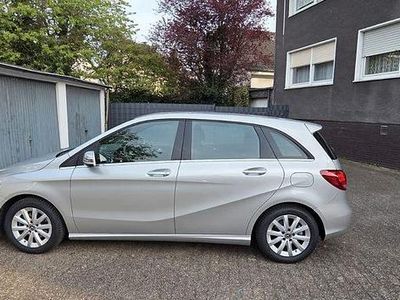 Usata Mercedes B180 Style 122 CV (89 kW) 2017 Argento Monovolume