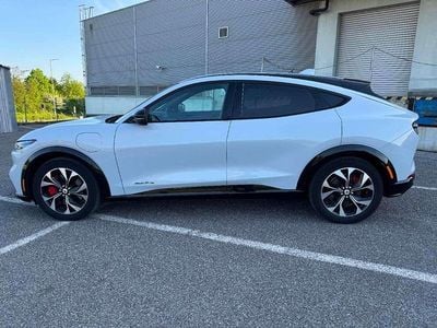 Weiß Gebraucht 2021 Ford Mustang Mach-E SUV | 28.000 € (Fairer Preis)