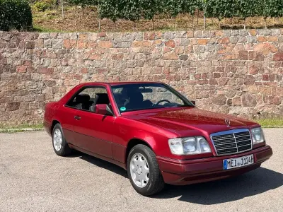 Gebraucht Mercedes E230 150 PS (110 kW) 1994 Rot Limousine