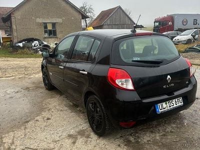 Gebraucht Renault Clio II Dynamique 103 PS (75 kW) 2011 Schwarz Limousine
