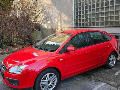 Gebraucht Ford Focus Ghia 116 PS (85 kW) 2005 Rot Limousine