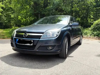 Używany Opel Astra Cosmo 140 KM (102 kW) 2006 Szary Sedan/Limuzyna