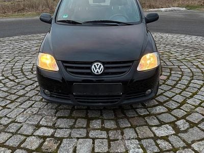 Gebraucht VW Fox 60 PS (44 kW) 2010 Schwarz Kleinwagen