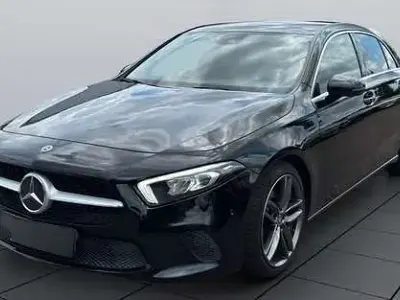 Gebraucht Mercedes A200 Progressive 163 PS (119 kW) 2019 Schwarz