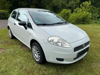 Gebraucht Fiat Grande Punto 65 PS (47 kW) 2009 Weiß Kleinwagen