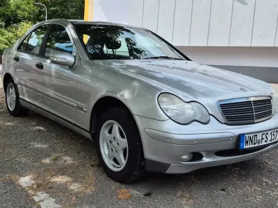 Gebraucht Mercedes C180 Classic 143 PS (105 kW) 2002 Silber Limousine