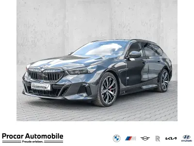 Gebraucht BMW 520 M Sport 197 PS (144 kW) 2025 Grau Kombi