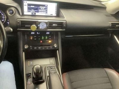 Gebraucht Lexus IS300h 181 PS (133 kW) 2018 Schwarz Limousine