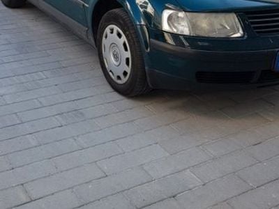 Grün Gebraucht 1999 VW Passat Basis Kombi | 2.500 € (Teuer)