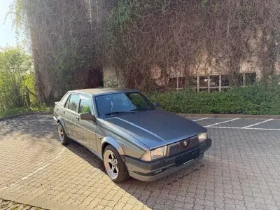 Gebraucht Alfa Romeo 75 145 PS (106 kW) 1988 Grau Limousine