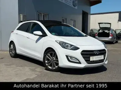 Gebraucht Hyundai i30 Passion 135 PS (99 kW) 2017 Weiß Limousine